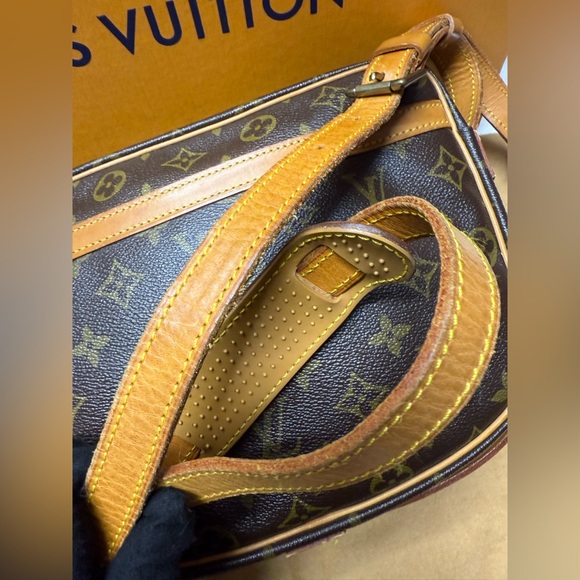 LOUIS VUITTON-MI883 Jeunefille Monogram Canvas Crossbody Bag - Picture 10 of 16